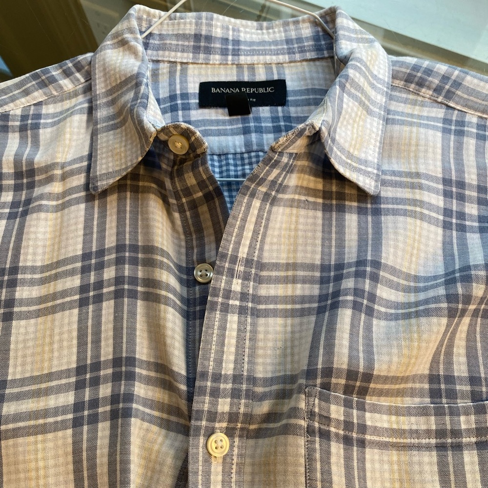 Banana Republic Men’s Large casual button down dress shirt.  Yellow & blue plaid
